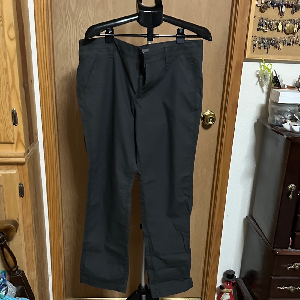 Eddie Bauer straight leg slightly curvy mid rise pants
